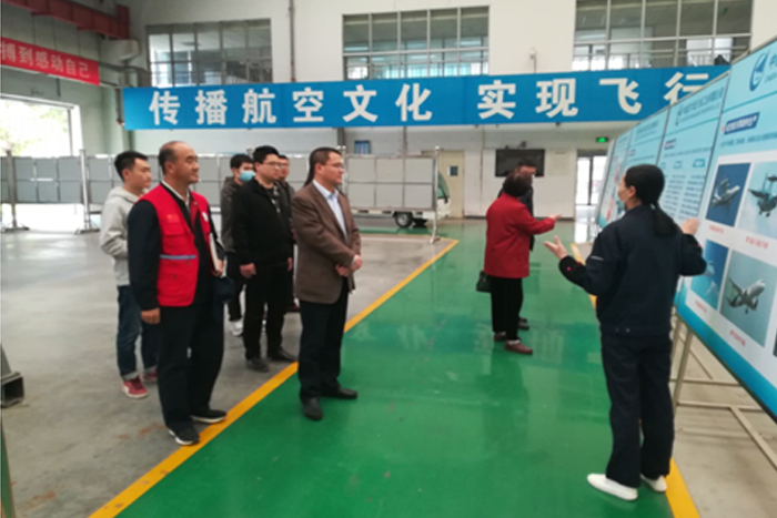 �����ں�У������